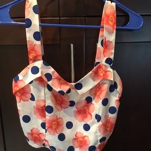 NWOT Adorable white cropped tank with polka dots